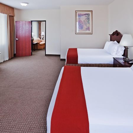 Holiday Inn Express Hotel & Suites Woodward Hwy 270 By Ihg Exterior photo
