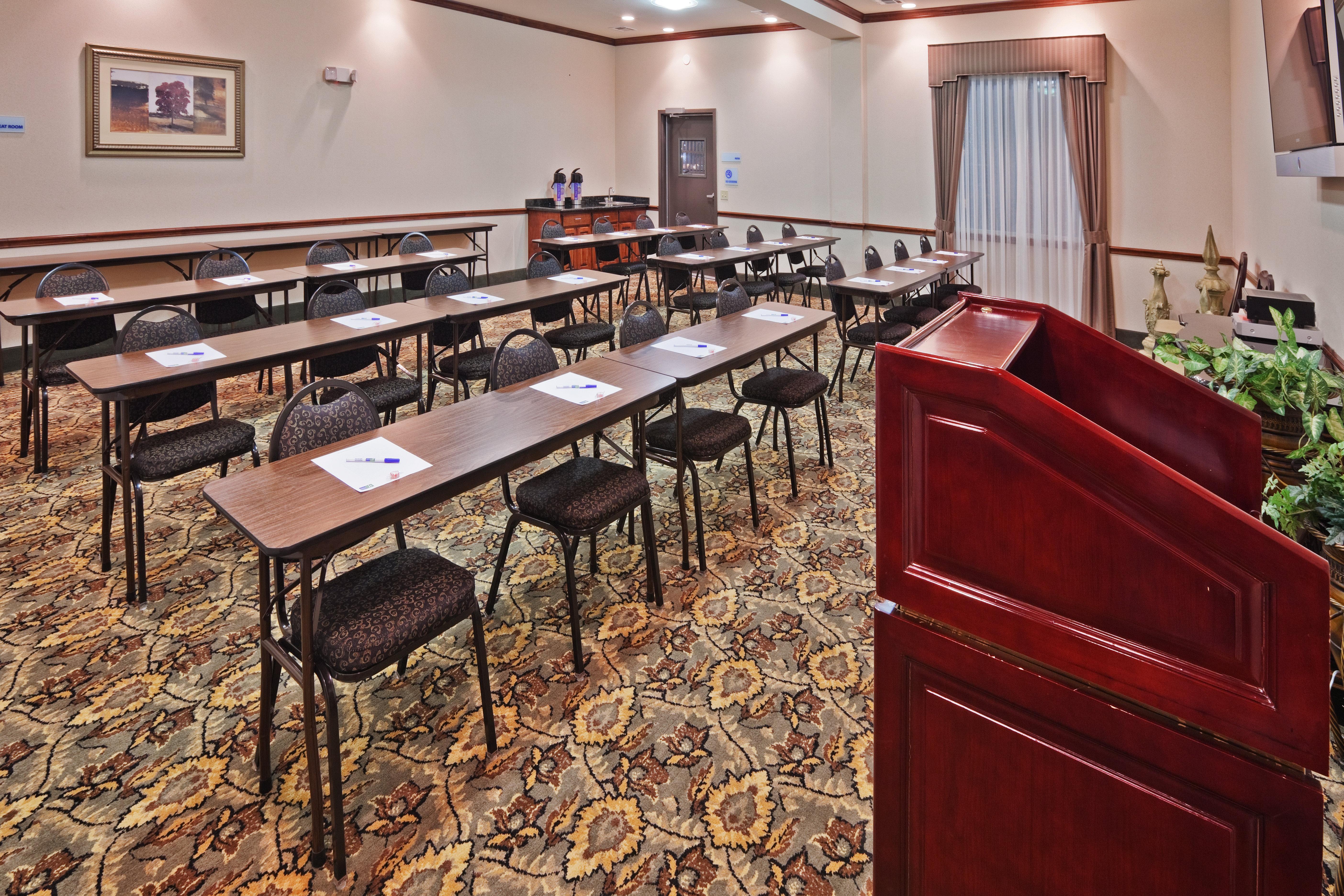 Holiday Inn Express Hotel & Suites Woodward Hwy 270 By Ihg Exterior photo