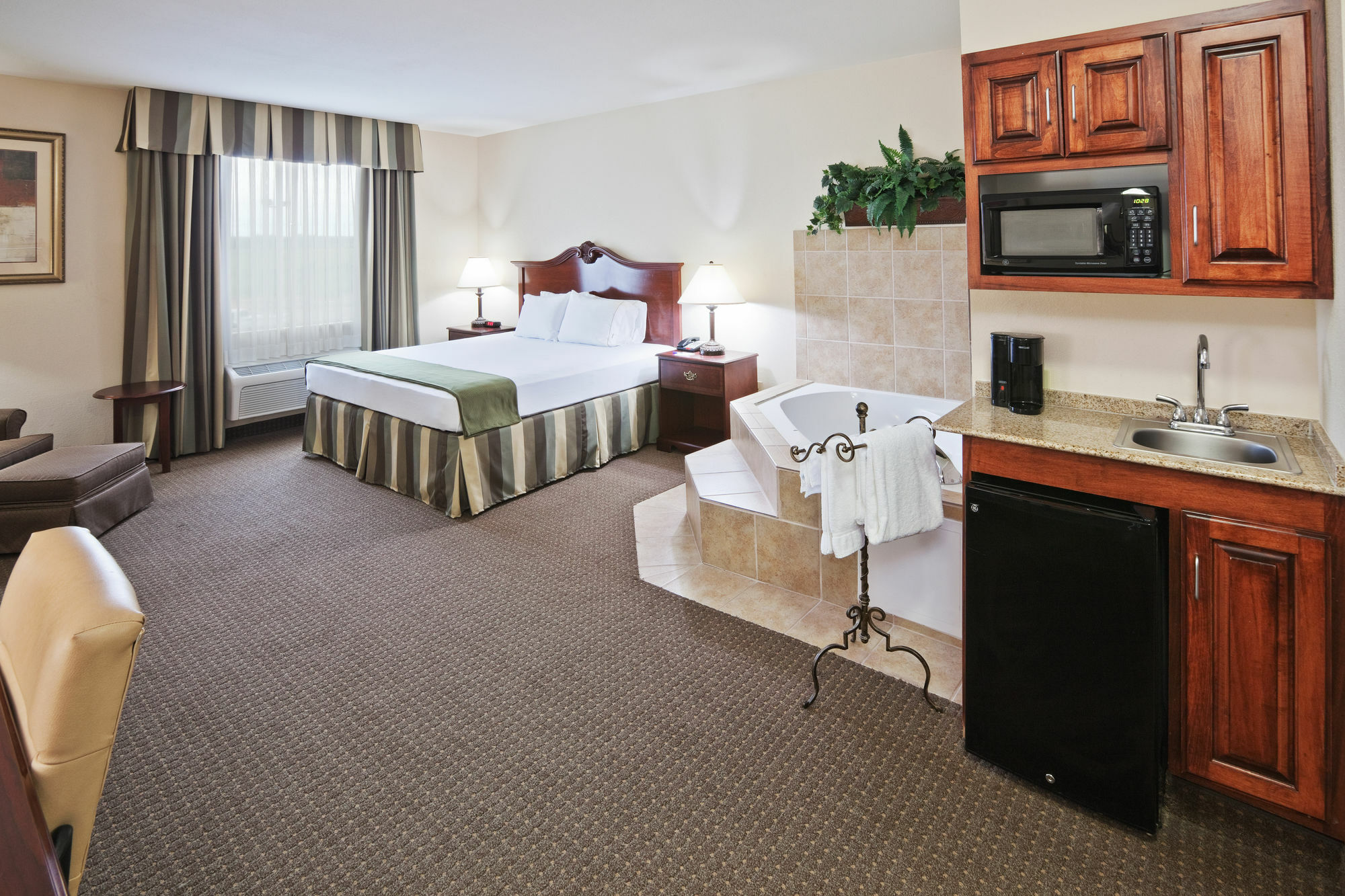Holiday Inn Express Hotel & Suites Woodward Hwy 270 By Ihg Exterior photo